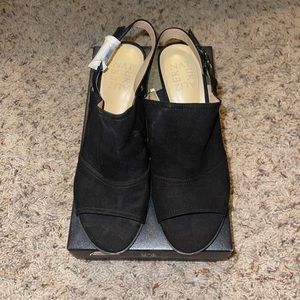 Naturalizer heels size 8